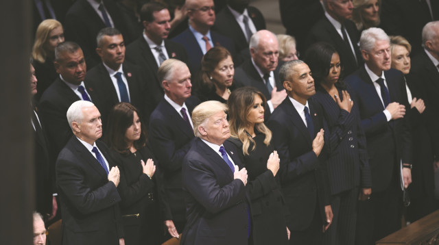 הנשיאים ורעיותיהם בטקס האזכרה לבוש האב  (צילום: AFP)