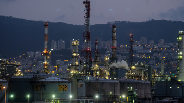 בתי הזיקוק בחיפה (צילום: יניב נדב, פלאש 90)