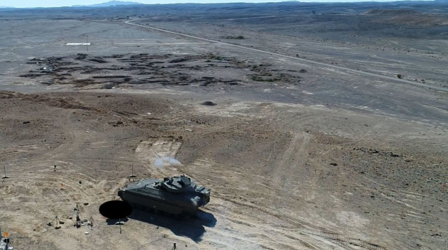 טיל גיל נורה מצריחון בלתי מאויש של נגמ"ש האיתן העתידי (צילום: דוברות משרד הביטחון)