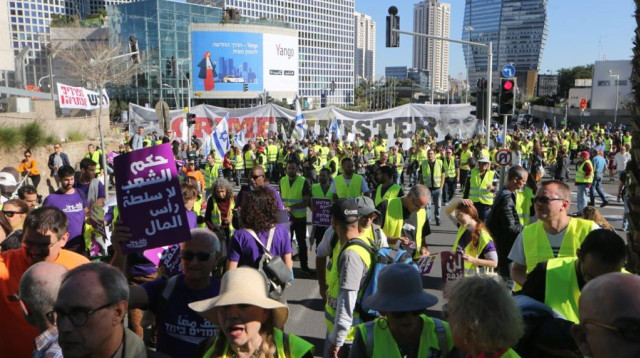 מחאה על יוקר המחייה בצומת עזריאלי (צילום: אבשלום ששוני)