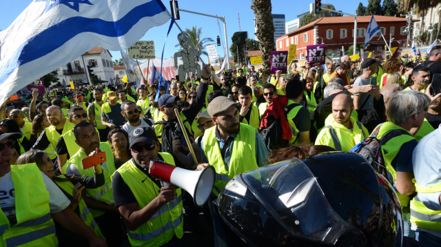 הפגנת האפודים הצהובים (צילום: גילי יערי, פלאש 90)