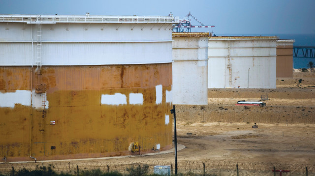 מתקני קצא"א באשקלון (צילום: רויטרס)