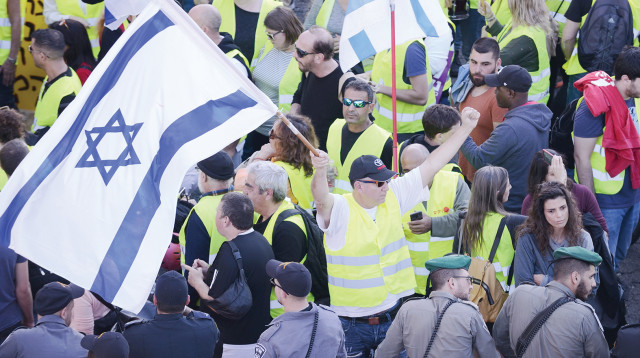 מחאת האפודים הצהובים בתל אביב (צילום: גילי יערי, פלאש 90)