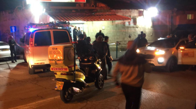 זירת הרצח ברמלה (צילום: דוברות מד"א)