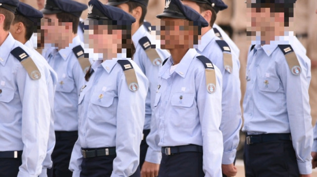 מסדר כנפיים של קורס טיס (למצולמים אין קשר לנאמר) (צילום: קובי ריכטר/TPS)