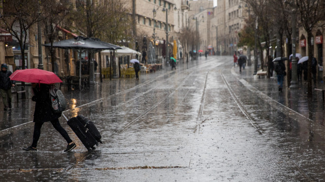 גשם שוטף בירושלים (צילום: יונתן זינדל, פלאש 90)