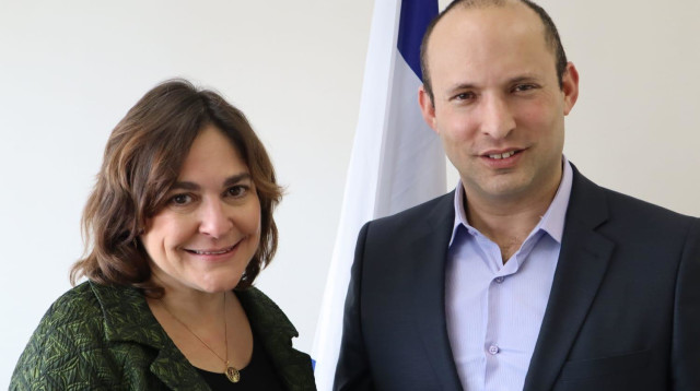 נפתלי בנט, קרולין גליק (צילום: דוברות הימין החדש)