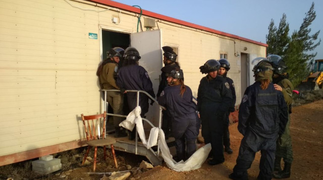 פינוי עמונה (צילום: הודיה סעדיה/TPS)