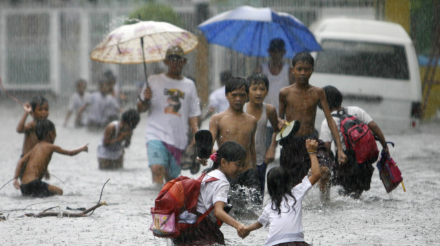 סופת טייפון בתאילנד (צילום: רויטרס)