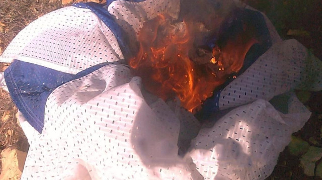 שריפת דגל ישראל ע"י פעילי ימין קיצוני (צילום: דוברות שב"כ)