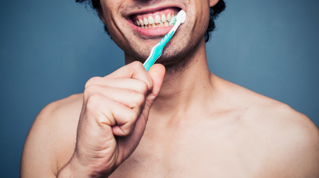 צחצוח שיניים (צילום: ingimage ASAP)