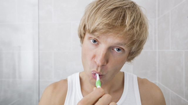 צחצוח שיניים (צילום: ingimage ASAP)