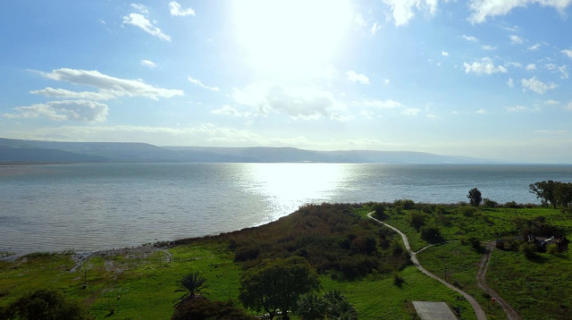 הכנרת (צילום: שי מזרחי, פקח רשות הכינרת)