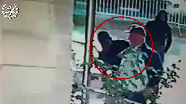 שוד קשיש בן 79 בעיר לוד (צילום: דוברות המשטרה)