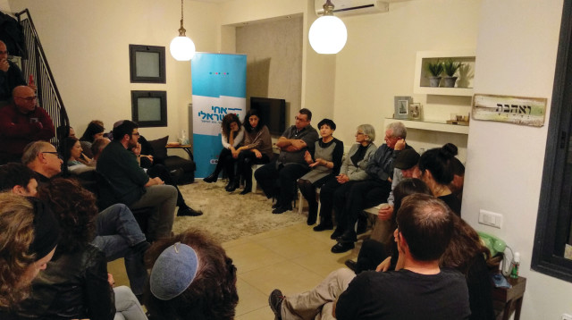 חוג בית בביתה של טלי יגל (צילום: עמרי בלוך)
