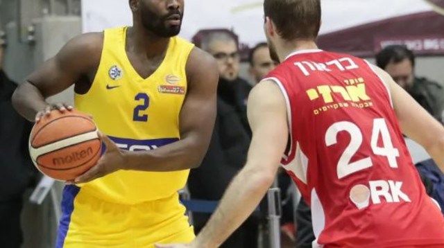 ג'רמי פארגו מול טיילור בראון (צילום: דני מרון)