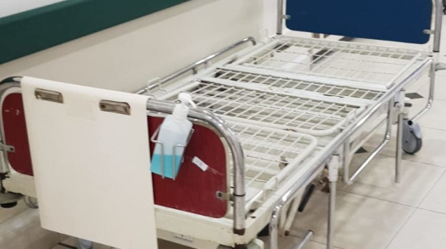 מיטות במחלקות הפנימיות (צילום: מעריב אונליין)