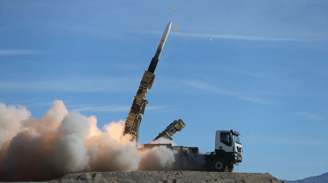 שיגור של טיל סאיאד איראני (צילום: AFP)