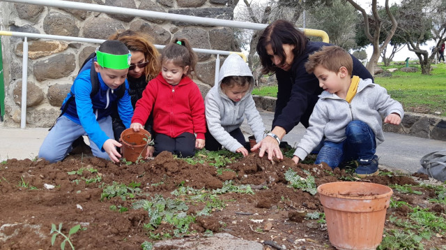 נטיעות ט"ו בשבט (צילום: אבי דוד, רשות הטבע והגנים)