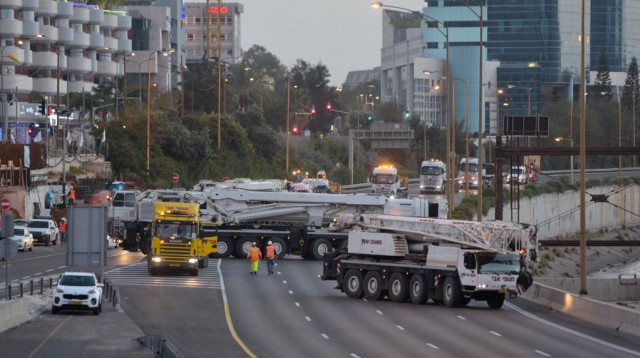תחילת העבודות על גשר יהודית (צילום: אבשלום ששוני)