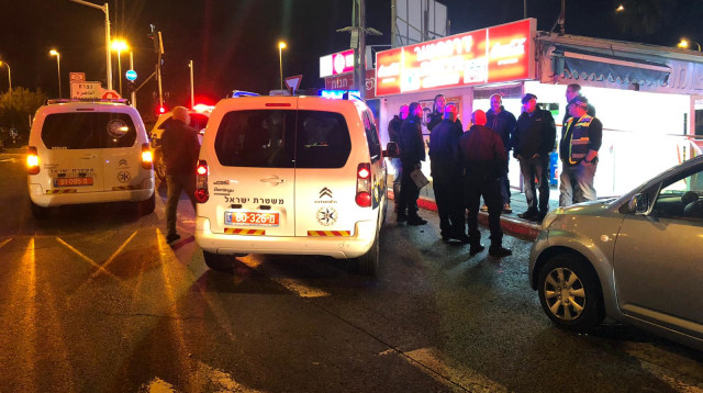 זירת הרצח בקריית טבעון (צילום: דוברות המשטרה)