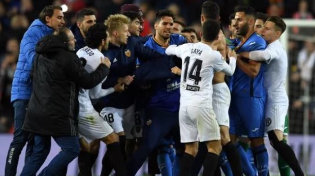 התגרה במשחק של ולנסיה  (צילום: Getty images)