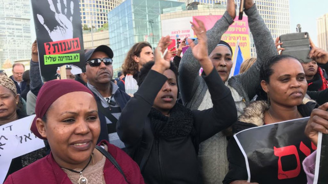 הפגנת יוצאי אתיופיה בצומת עזריאלי (צילום: אבשלום ששוני)