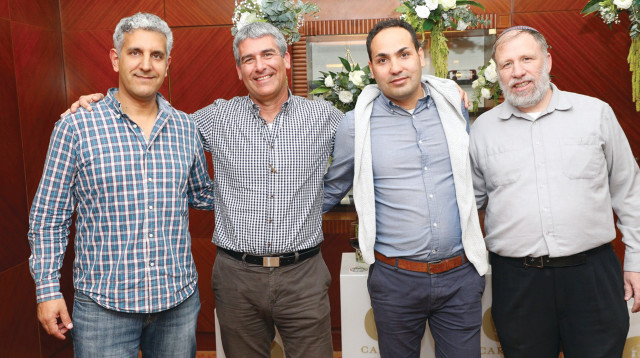 מנכ"ל יקבי כרמל והצוות (צילום: רפי דלויה)