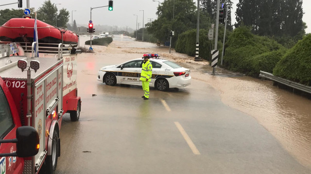 המשטרה נערכת לשיטפונות (צילום: דוברות המשטרה)