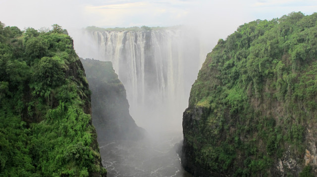 מפלי ויקטוריה בזימבבואה (צילום: רויטרס)