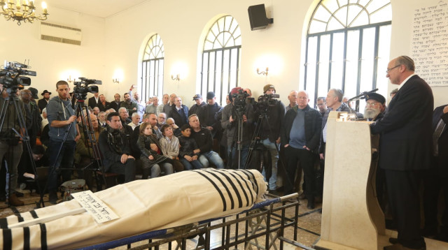 הלוויתו של הרב יחיאל אקשטיין ז"ל (צילום: מרק ישראל סלם)
