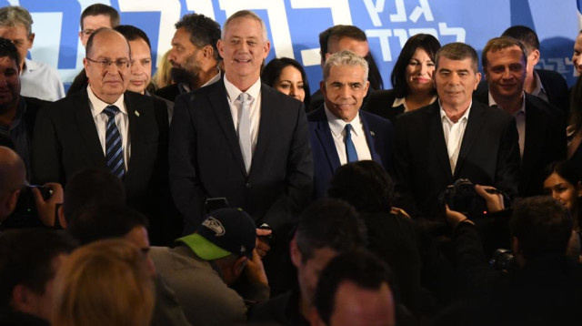 אשכנזי, לפיד, גנץ ויעלון (צילום: אבשלום ששוני)