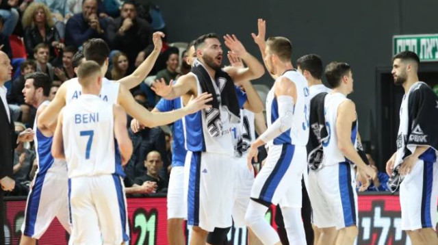 שחקני נבחרת ישראל  (צילום: עדי אבישי)