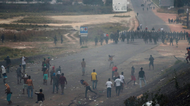 מפגינים בונצואלה (צילום: רויטרס)