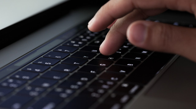 הטרדה מינית ברשת (צילום: אינג אימג')