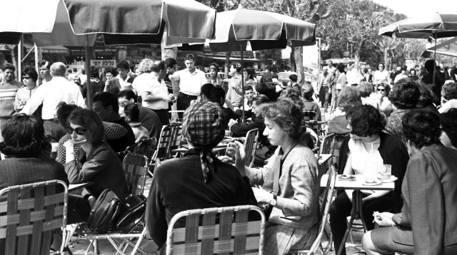 החיים תחת מיתוס השוויון. תל אביב, 1965 (צילום: פריץ כהן, לע"מ)