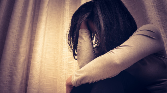 נפגעות תקיפה מינית - אילוסטרציה  (צילום: אינגאימג')