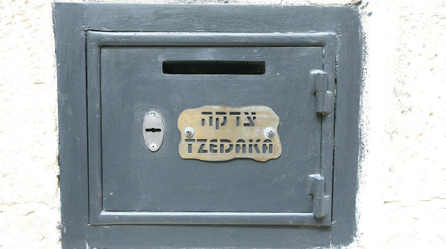 תיבת צדקה (צילום: מרק ישראל סלם)