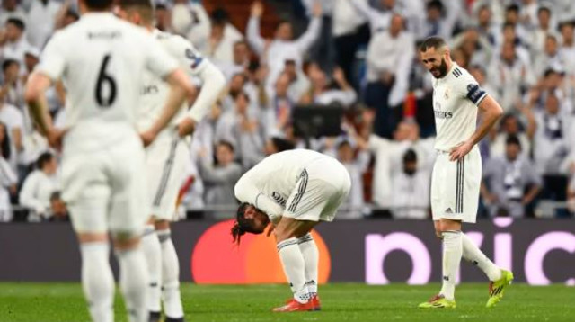 שחקני ריאל מדריד לאחר ההפסד (צילום: AFP)
