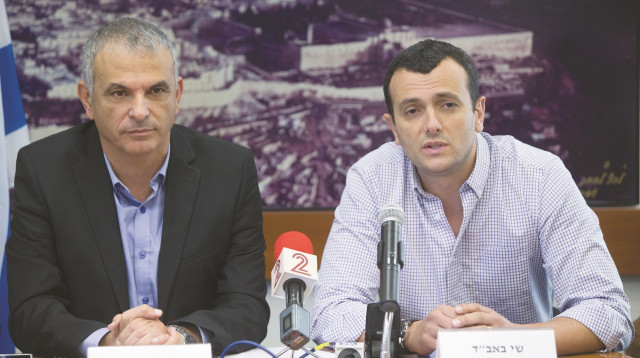 שי באב"ד, משה כחלון (צילום: יונתן זינדל, פלאש 90)