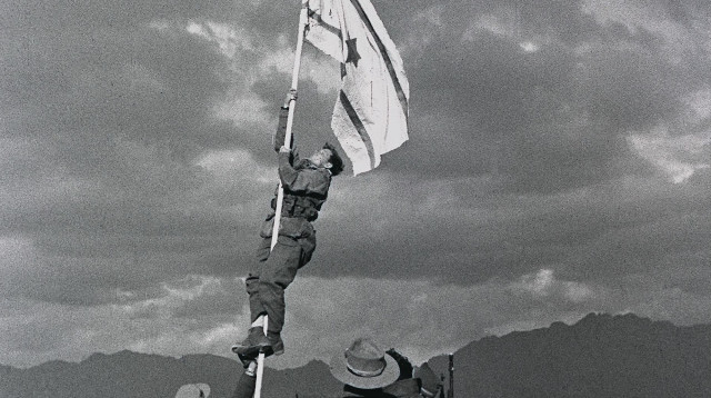 הנפת דגל הדיו (צילום: מיכה פרי, לע"מ)