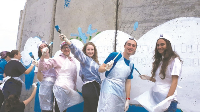 מיזם "חומות של תקווה" (צילום: הסוכנות היהודית)