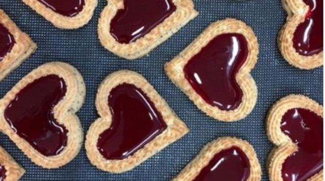 "לבבות אסתר" (צילום: רונן מנגן)