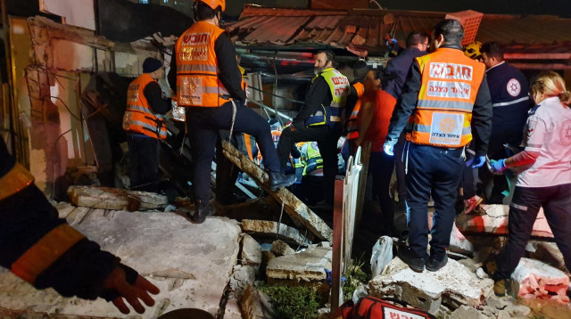 פיצוץ מבנה באשדוד (צילום: מד"א)