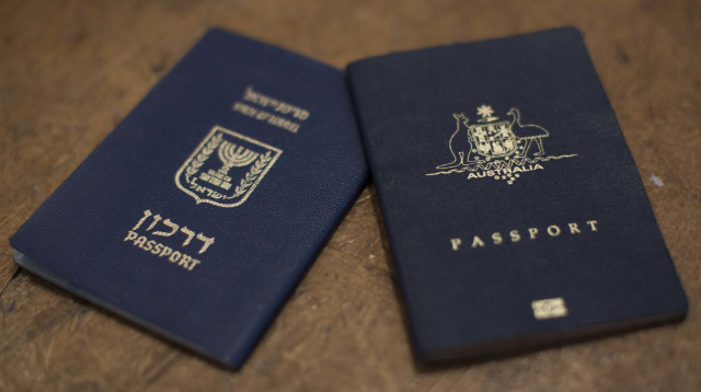 דרכון ישראלי  (צילום: יונתן זינדל, פלאש 90)