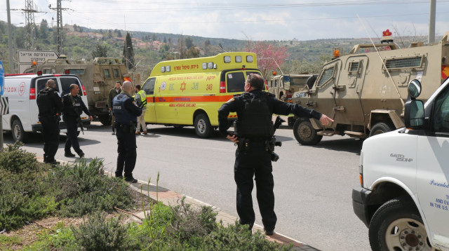 זירת הפיגוע באריאל (צילום: איתן שוייבר/tps)