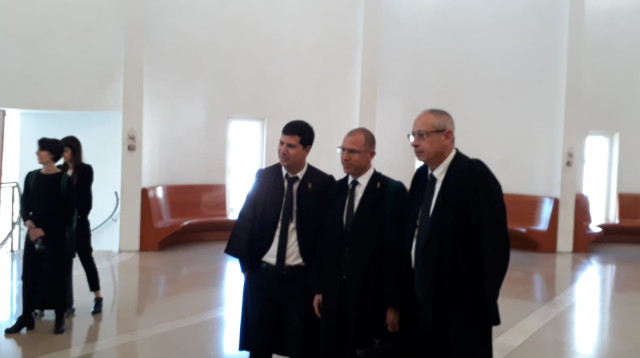 עורכי הדין נבות תל-צור, טל שפירא ועמית חדד (צילום: אבישי גרינצייג)