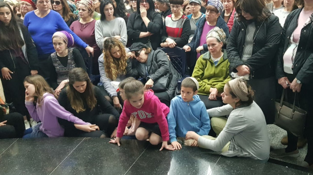 משפחתו של אחיעד אטינגר (צילום: אלון חכמון)