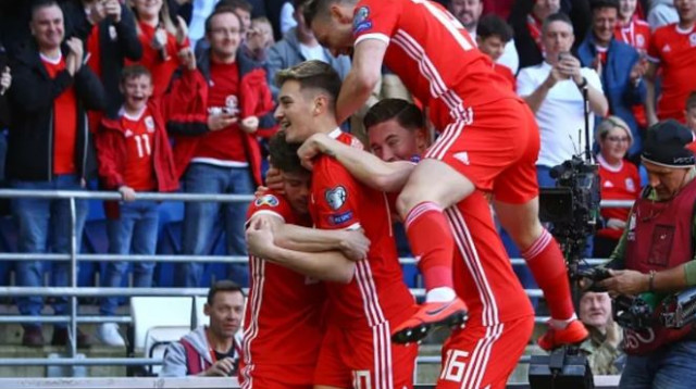 דניאל ג'יימס חוגג (צילום: Getty images)