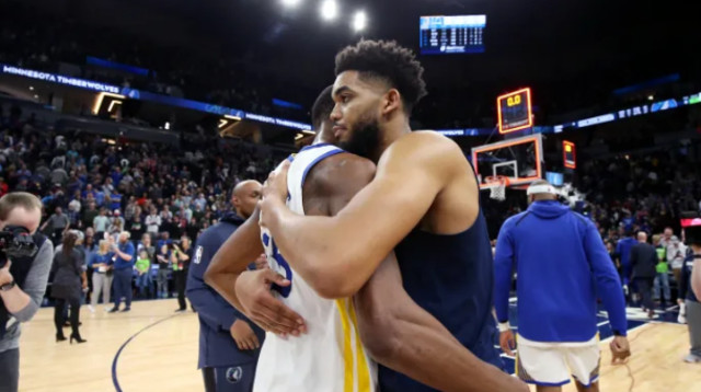 קארל אנתוני טאונס קווין דוראנט (צילום: AFP)